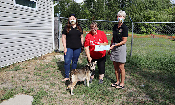 Sioux Looks Out for Paws receives donation to support operations 