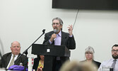 Dick MacKenzie moderates the municipal election candidates forum. Tim Brody / Bulletin Photo