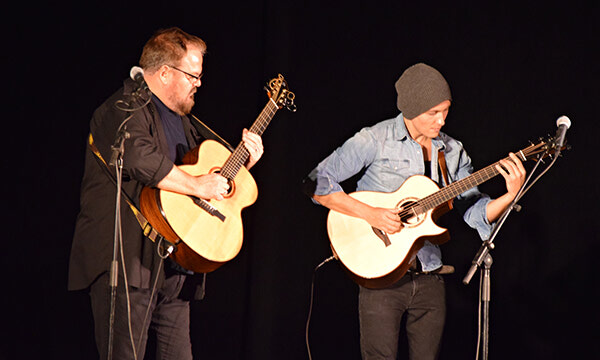 Acoustic guitar duo shines at Entertainment Series