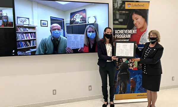 Current and future Sioux Mountain Public School Grade 4 students to receive support to realize their dreams following signing of MOU between KPDSB and Lakehead University