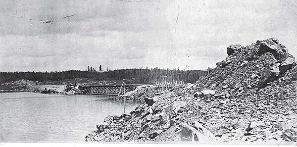 Pic of the Past: Iron Bridge while under construction