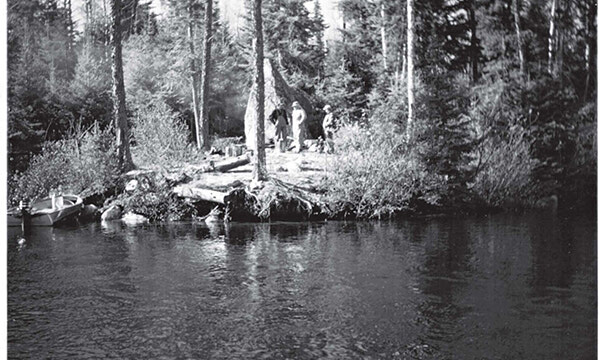 Pic of the Past: Shorelunch at Crooked Rapids