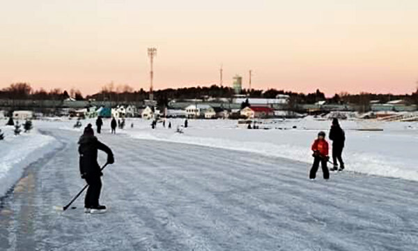Sioux Lookout Skating Trail gaining popularity with warmer temperatures 